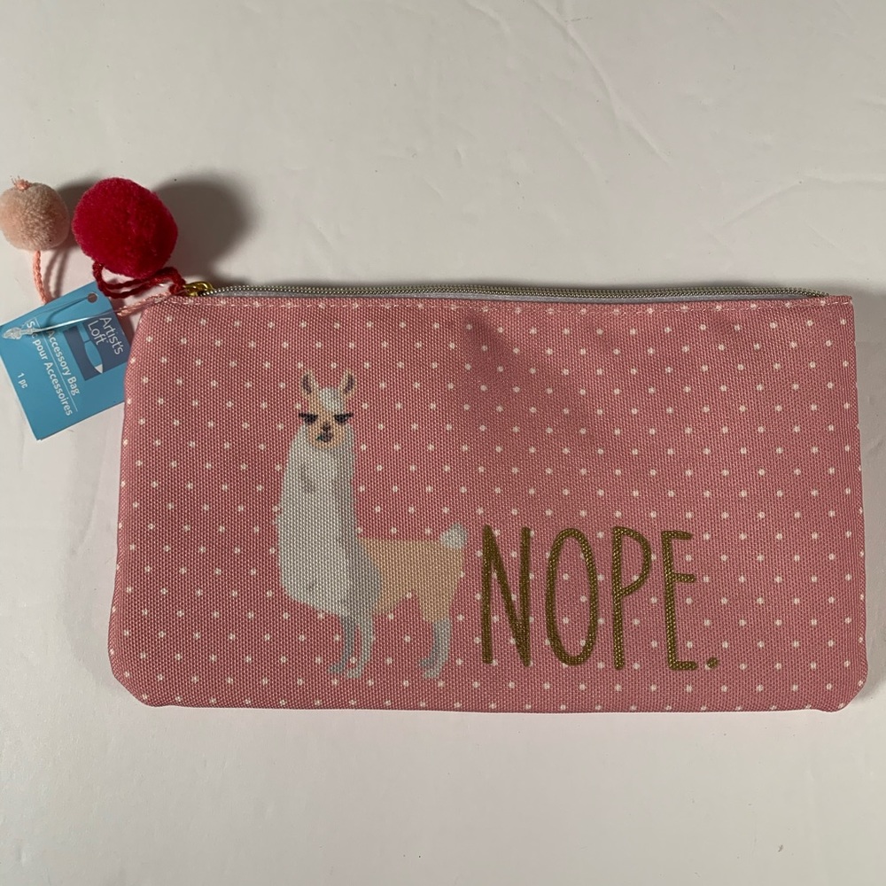 Artists loft accessory bag.